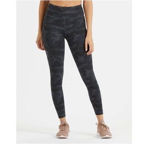 Vuori Elevation Black Camo Legging